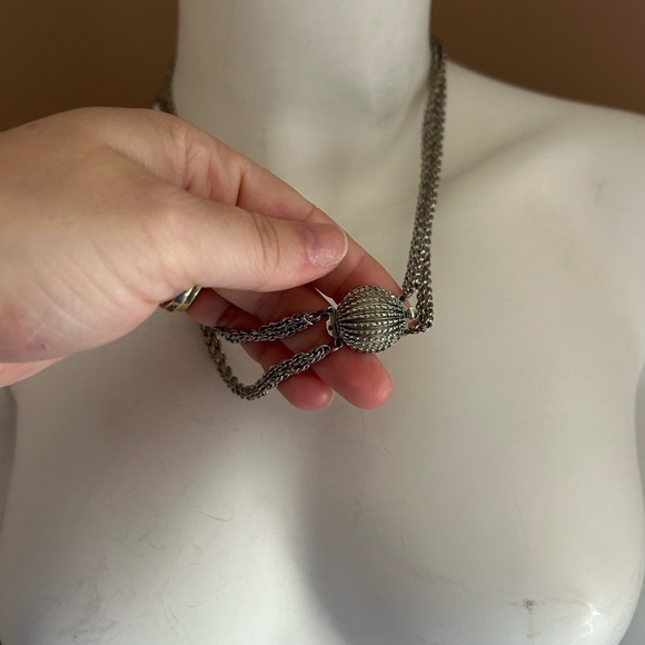 4/$50 classic 1960 Elegant Silver Chain Necklace 💙 - Picture 7 of 8